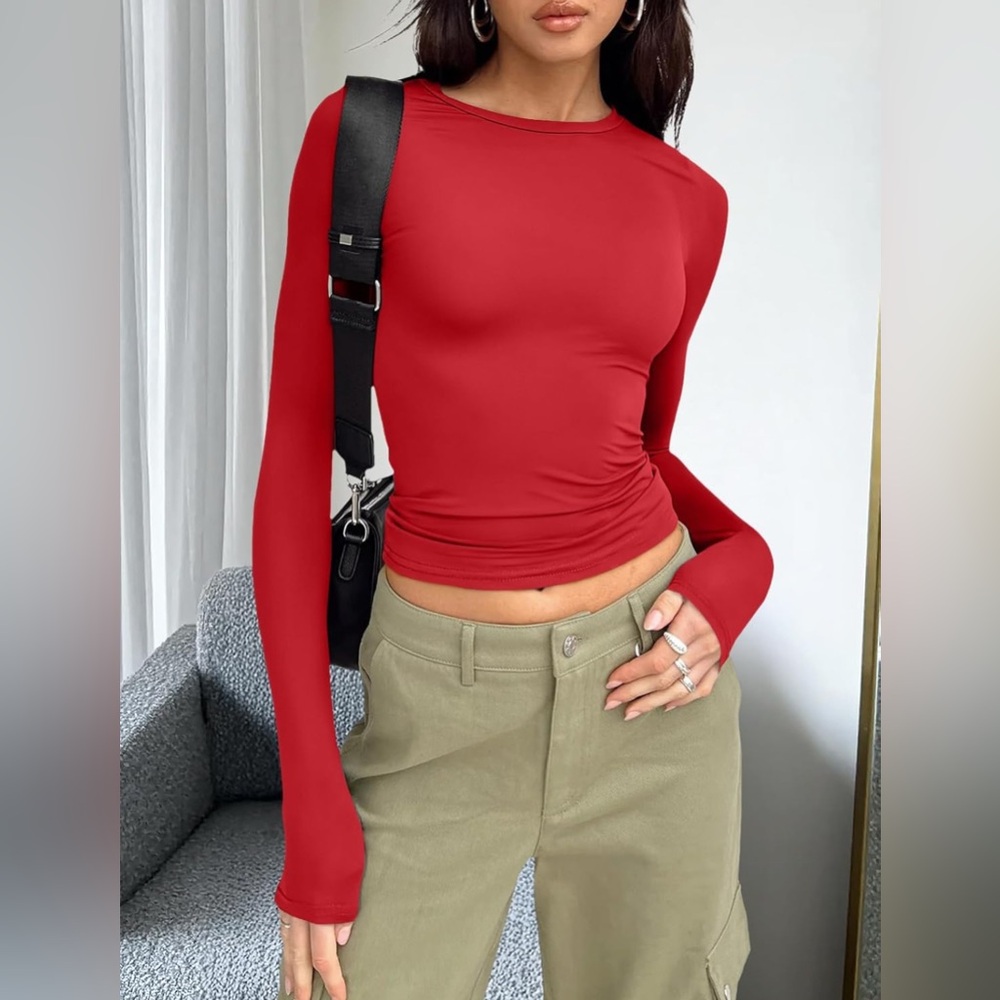 ✨ Trendy Queen Long Sleeve Cropped Top – Red ✨